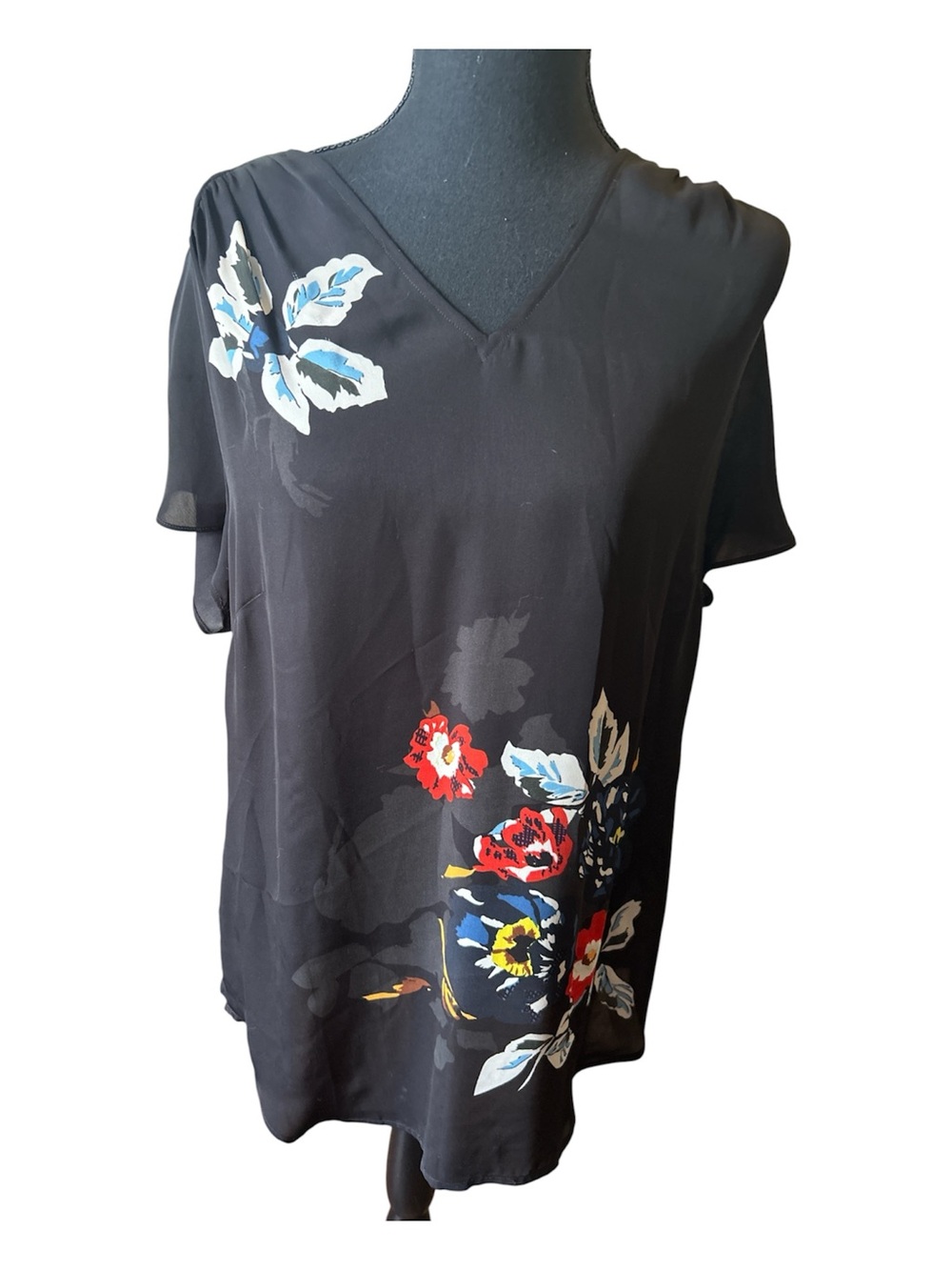 CAbi Women Black Floral V-Neck Top Size Medium